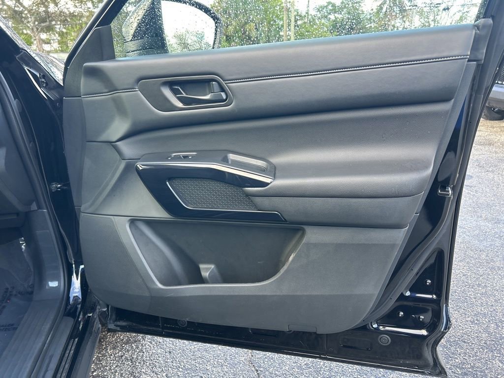 Used 2025 Nissan Pathfinder SV image 25