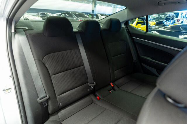 Used 2019 Hyundai Elantra SE w/ Winter Weather Package image 15