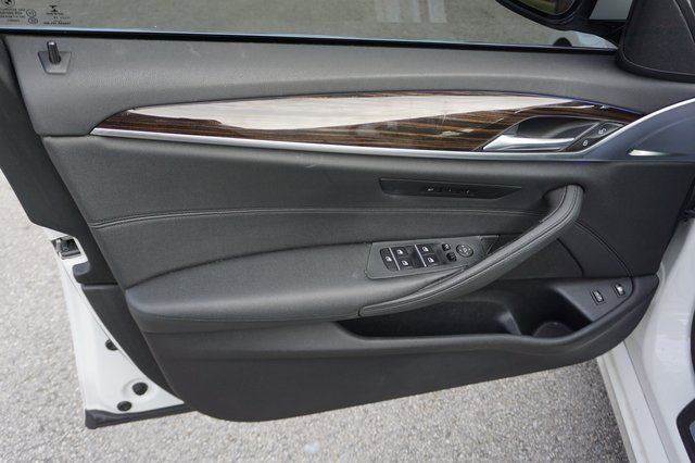 Used 2018 BMW 530e xDrive w/ Premium Package 2 image 18