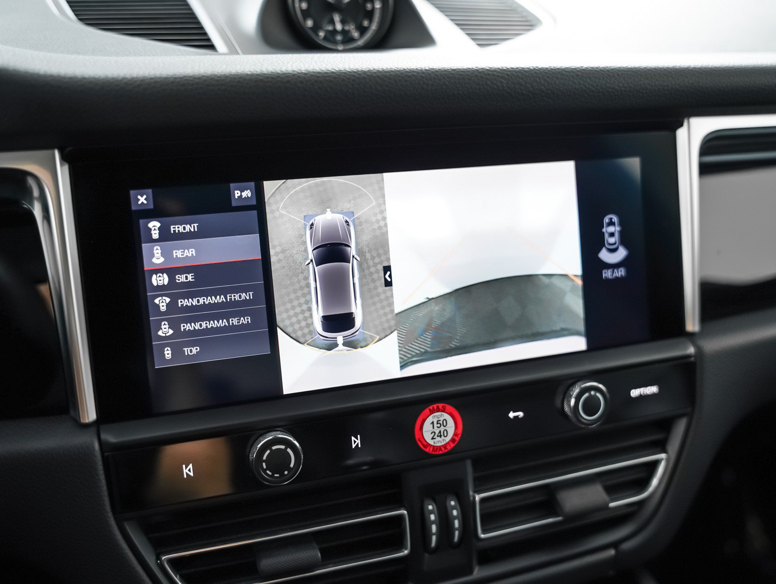 Certified 2023 Porsche Macan AWD/4WD image 24