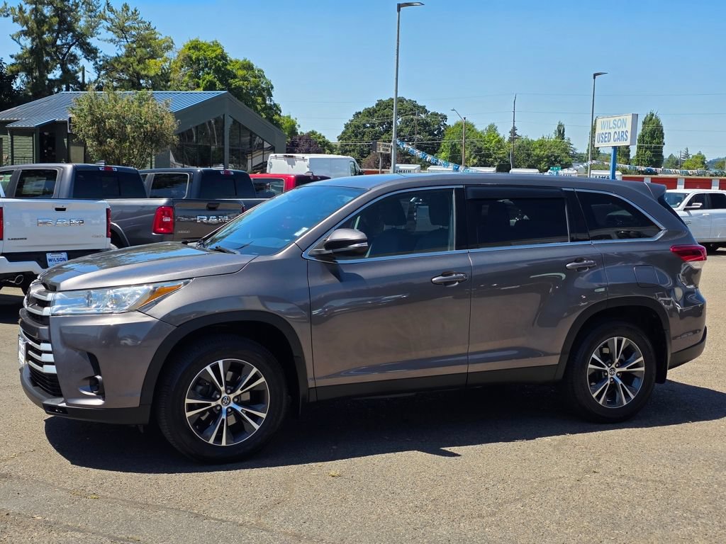 Used 2019 Toyota Highlander LE AWD/4WD image 27