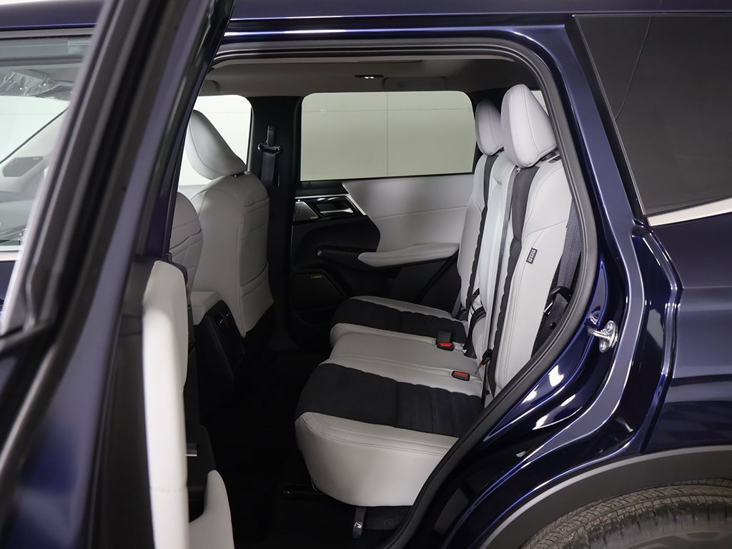 New 2026 Mitsubishi Outlander SE image 32