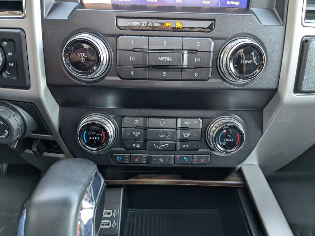 Used 2019 Ford F150 Lariat w/ Equipment Group 502A Luxury AWD/4WD image 5