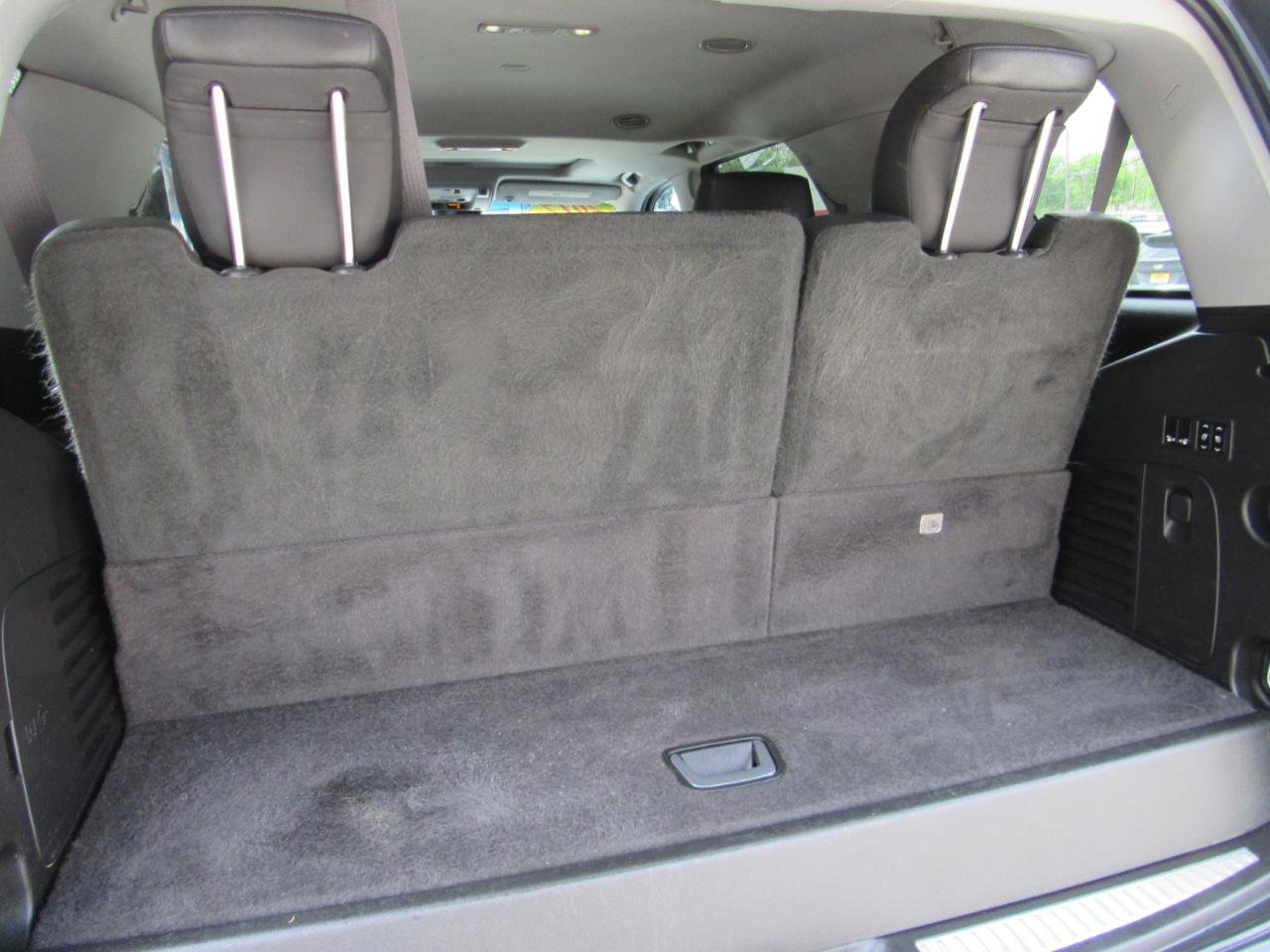 Used 2017 Cadillac Escalade Luxury AWD/4WD image 41