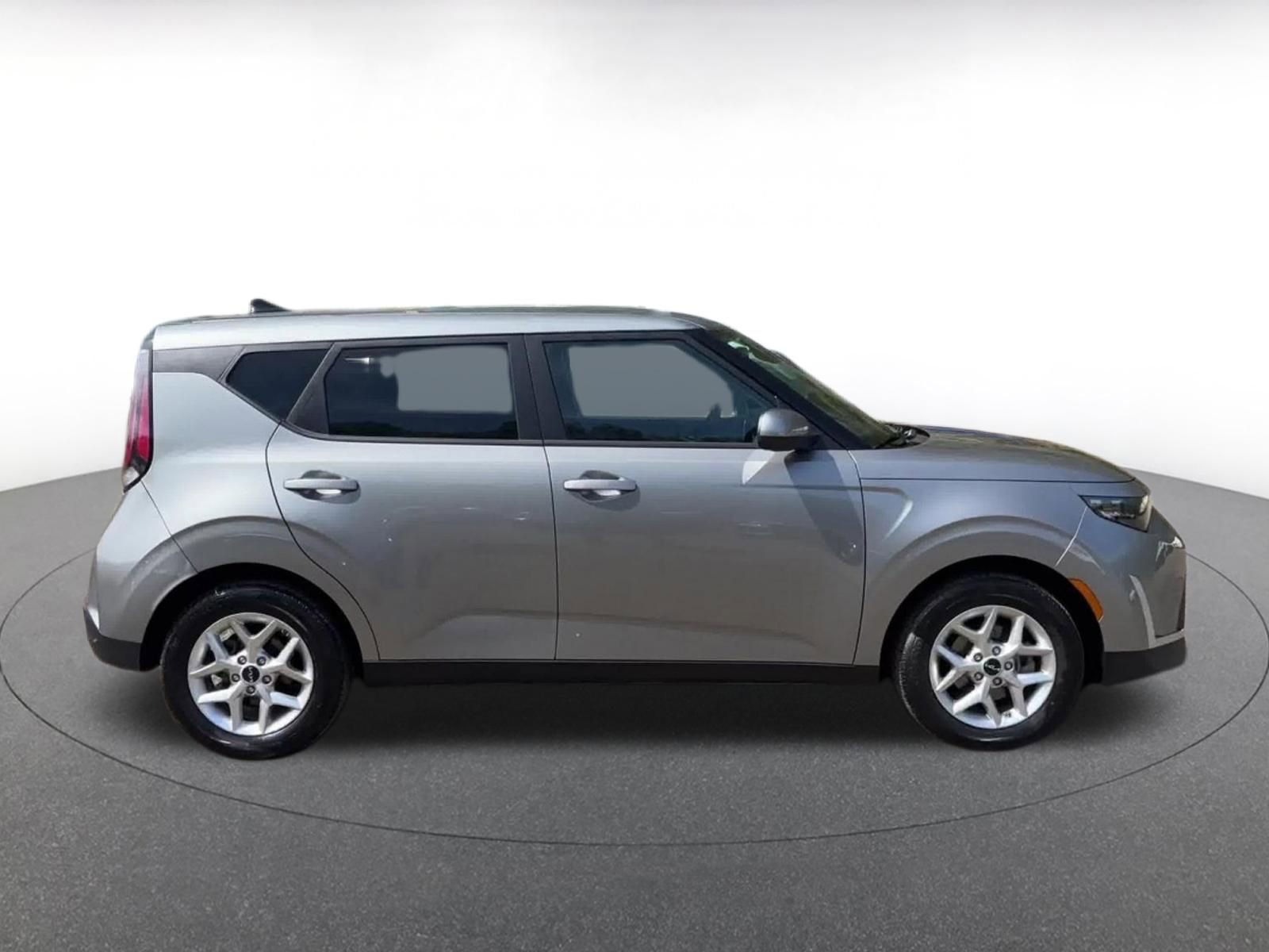 Used 2025 Kia Soul LX w/ LX Technology Package FWD image 16