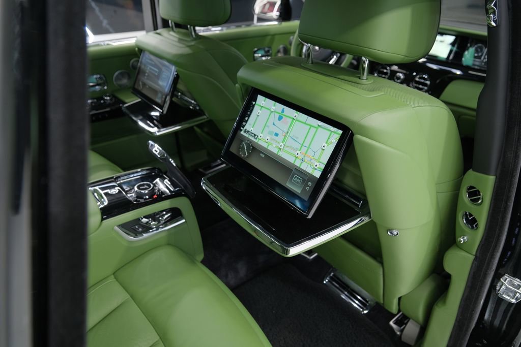 Used 2023 Rolls-Royce Phantom Sedan w/ The Phantom Package RWD image 60