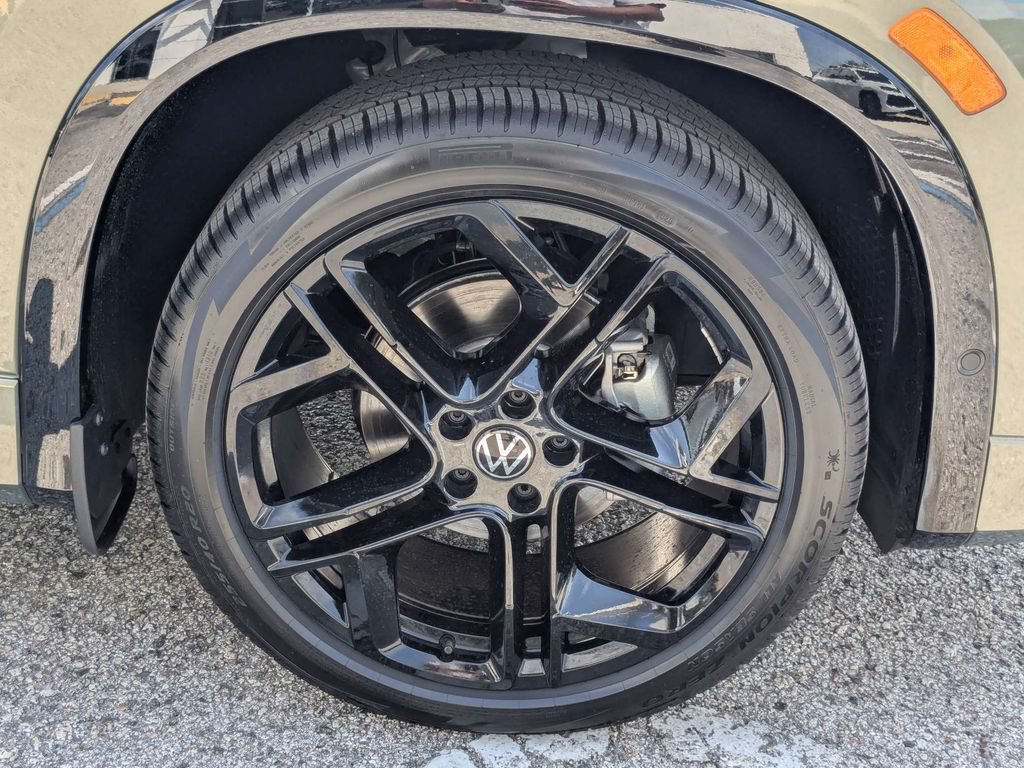 New 2026 Volkswagen Tiguan SE R-Line FWD image 13