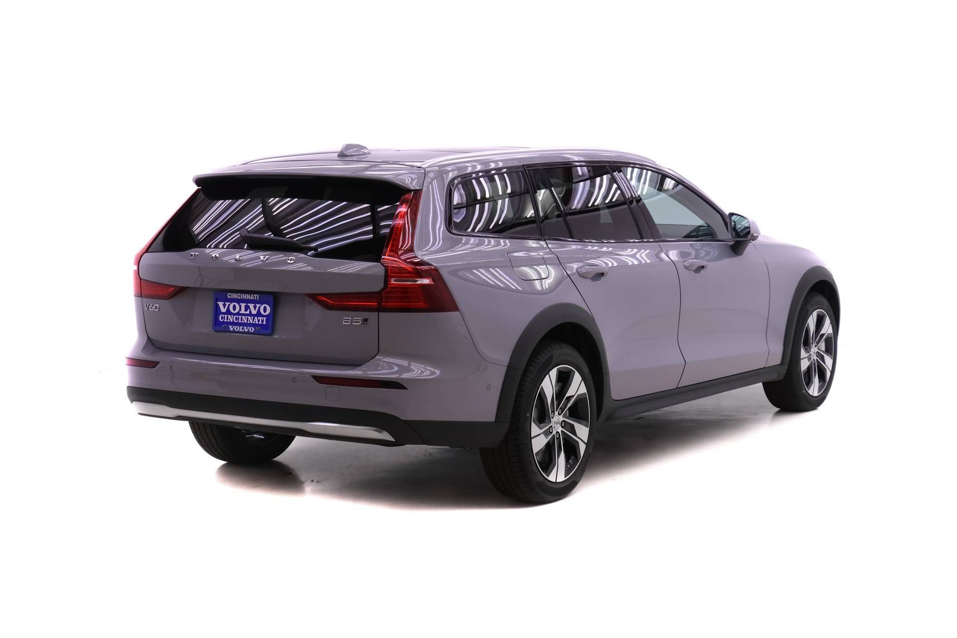 New 2026 Volvo V60 B5 Cross Country Plus w/ Climate Package AWD/4WD image 4