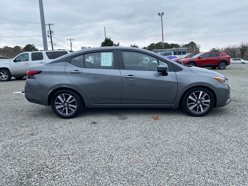 Used 2025 Nissan Versa SV image 2