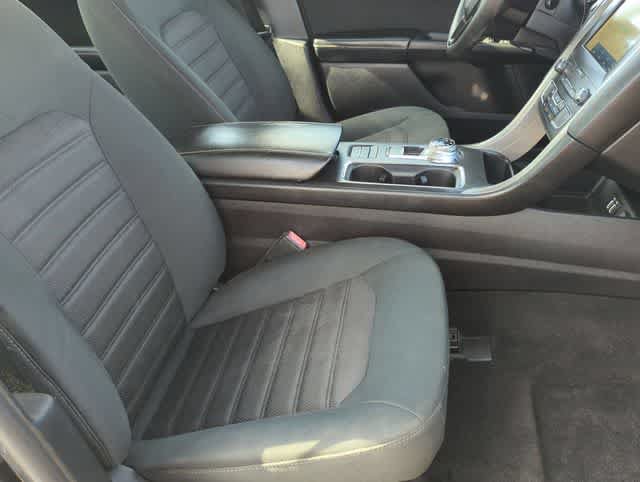 Used 2020 Ford Fusion SE FWD image 19
