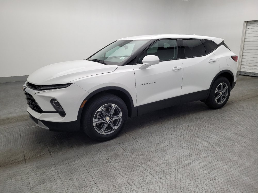 Used 2023 Chevrolet Blazer LT image 2