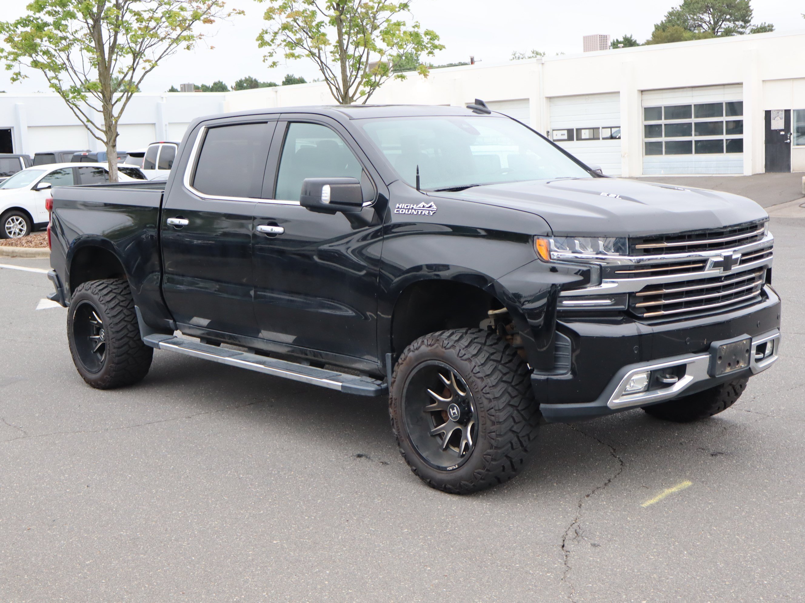 Used 2019 Chevrolet Silverado 1500 High Country w/ Technology Package AWD/4WD image 2