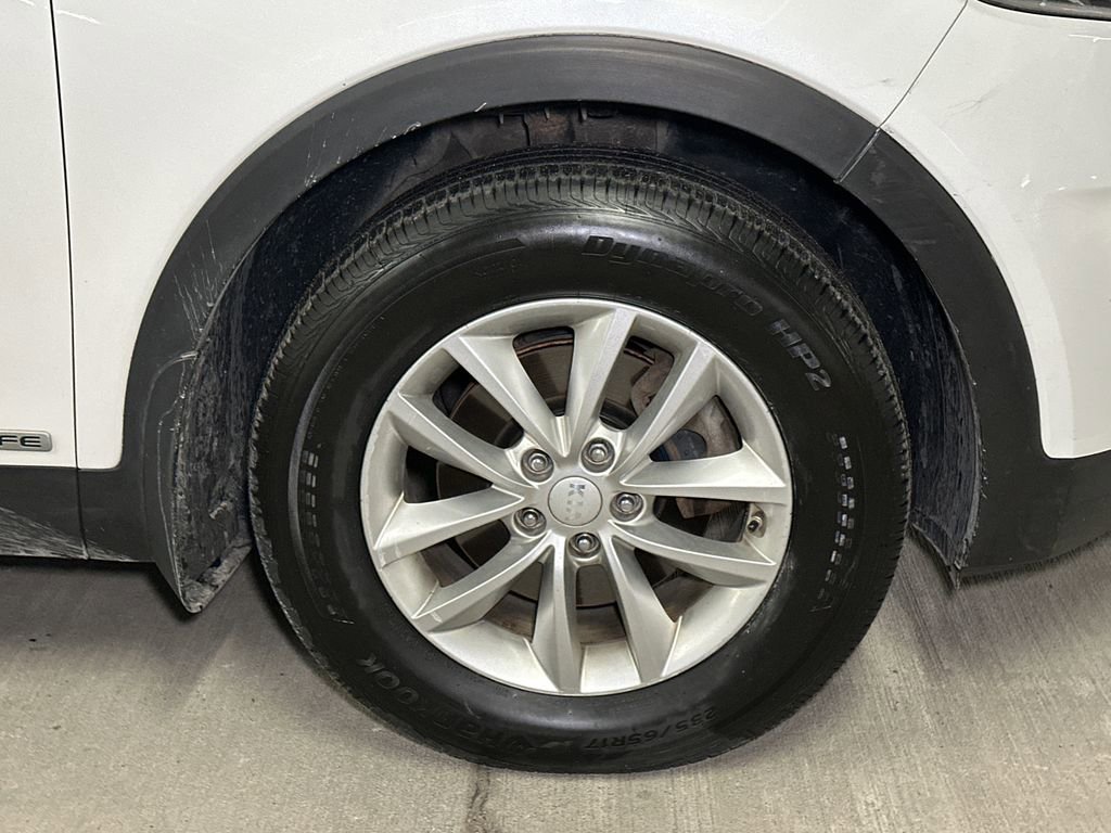 Used 2017 Kia Sorento LX image 7