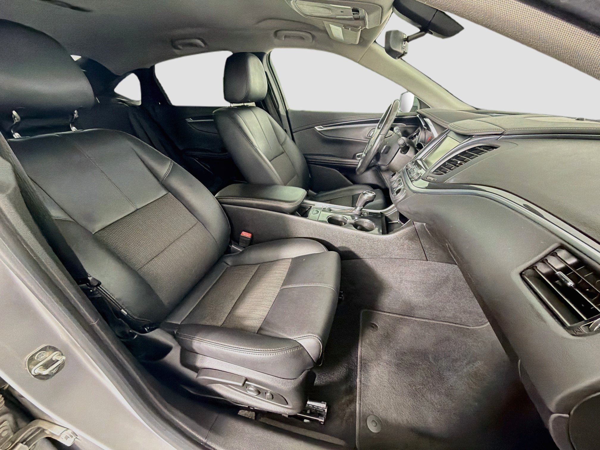 Used 2019 Chevrolet Impala LT FWD image 29