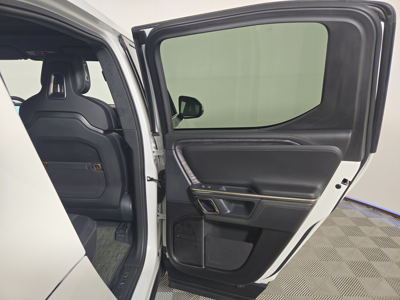 Used 2023 Rivian R1T Adventure AWD/4WD image 19