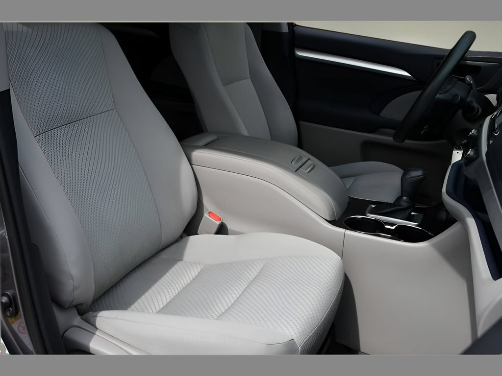 Used 2014 Toyota Highlander LE AWD/4WD image 27