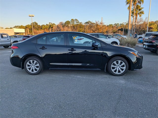 Used 2025 Toyota Corolla LE image 3