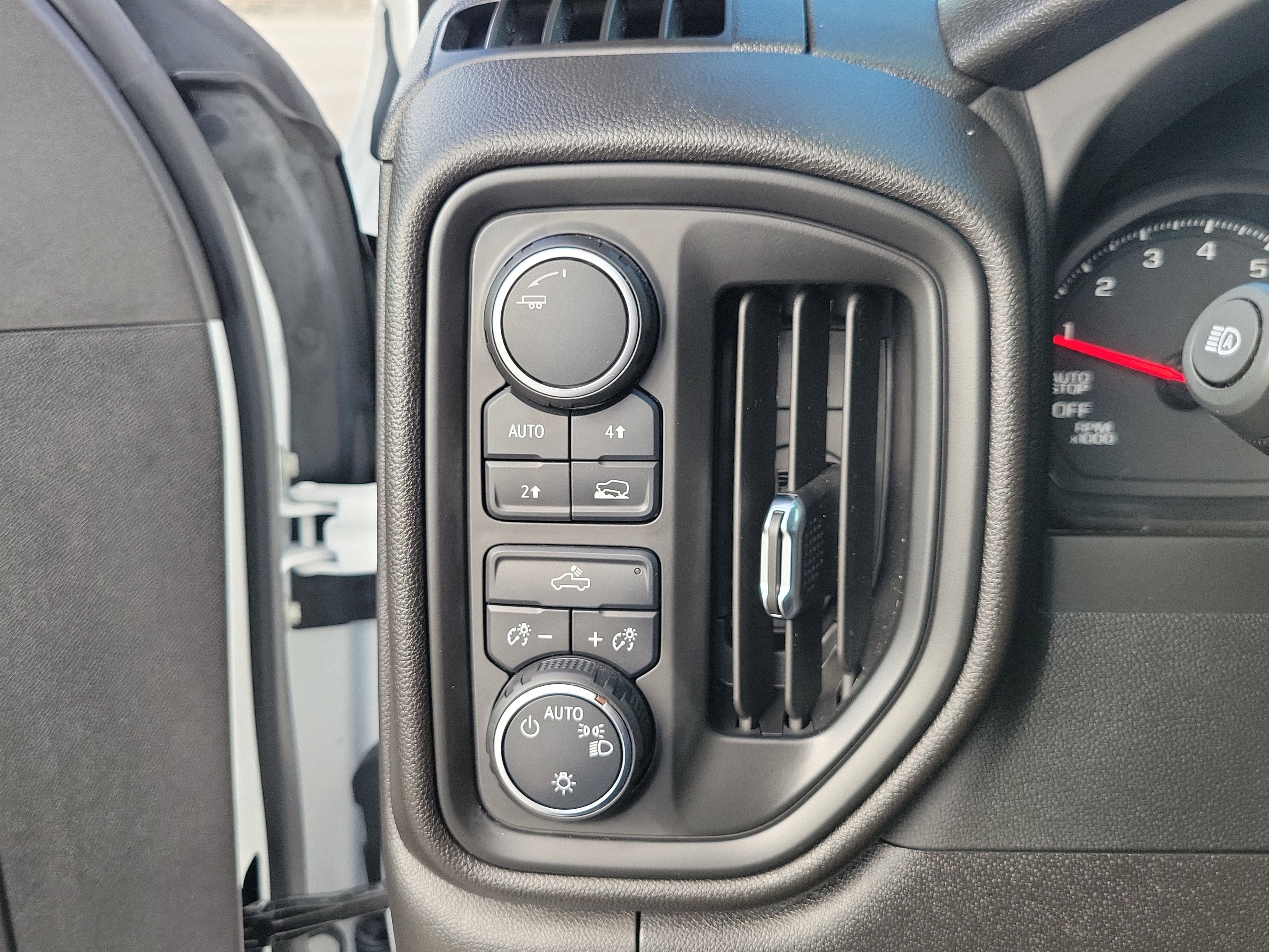 Used 2025 Chevrolet Silverado 1500 Custom w/ Turbomax Blackout Package image 21