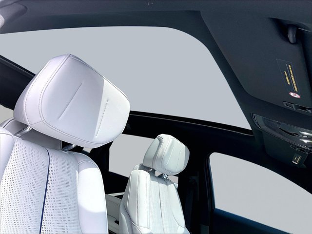 Certified 2025 Cadillac Lyriq Luxury RWD image 17