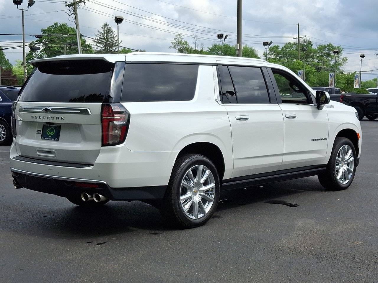 Used 2024 Chevrolet Suburban High Country AWD/4WD image 25