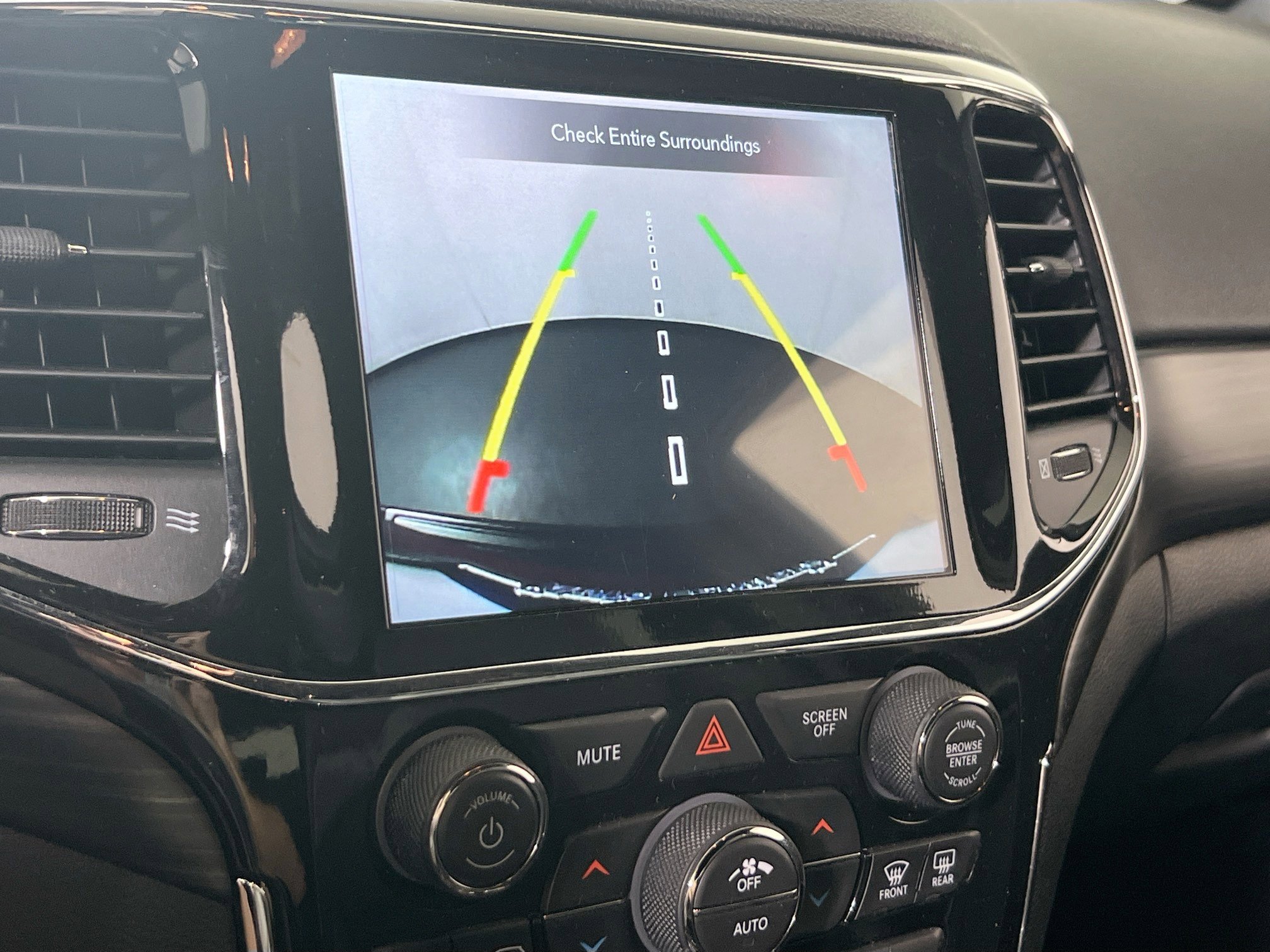 Used 2022 Jeep Grand Cherokee Laredo X image 14