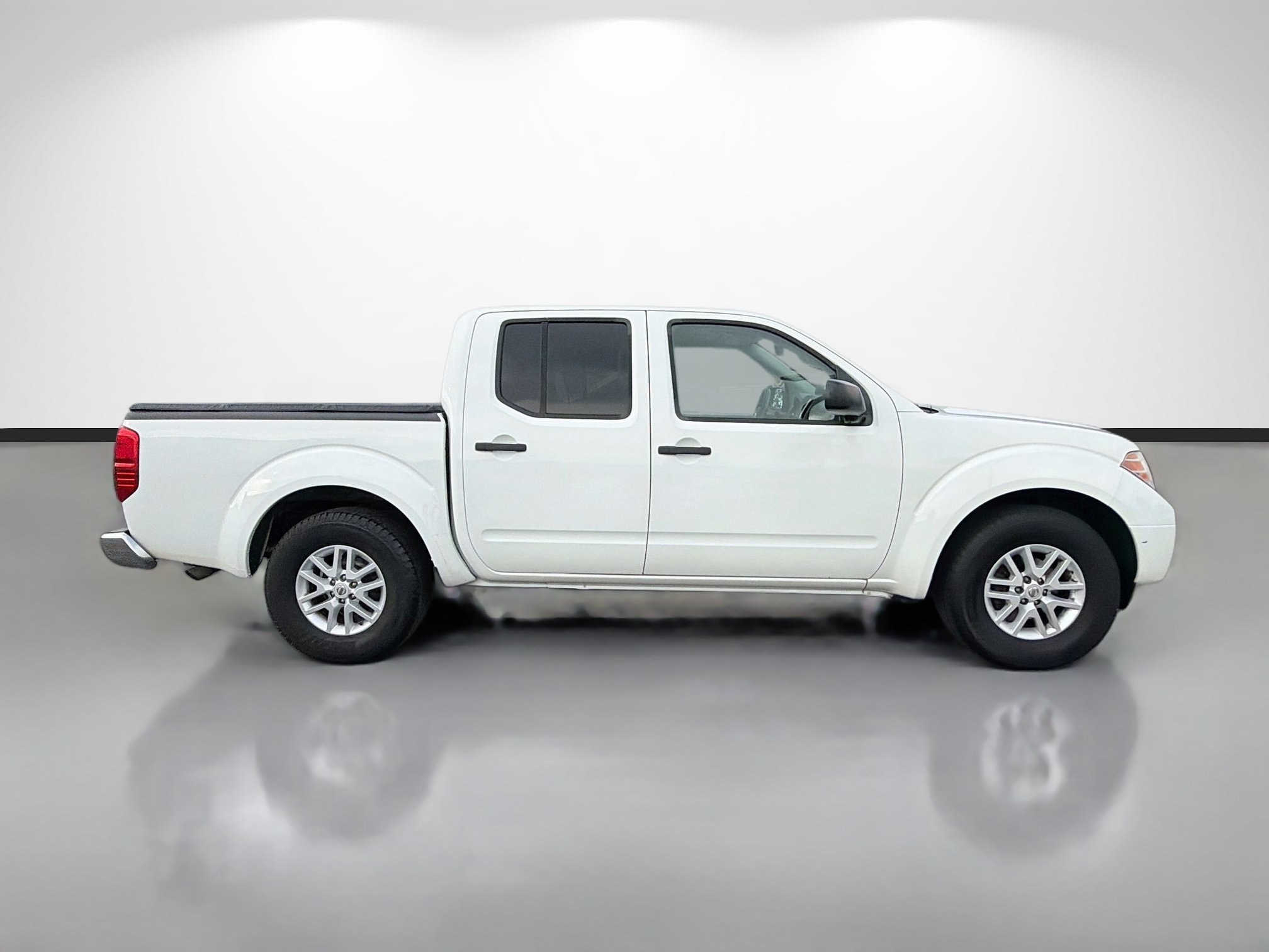 Used 2019 Nissan Frontier SV RWD image 2