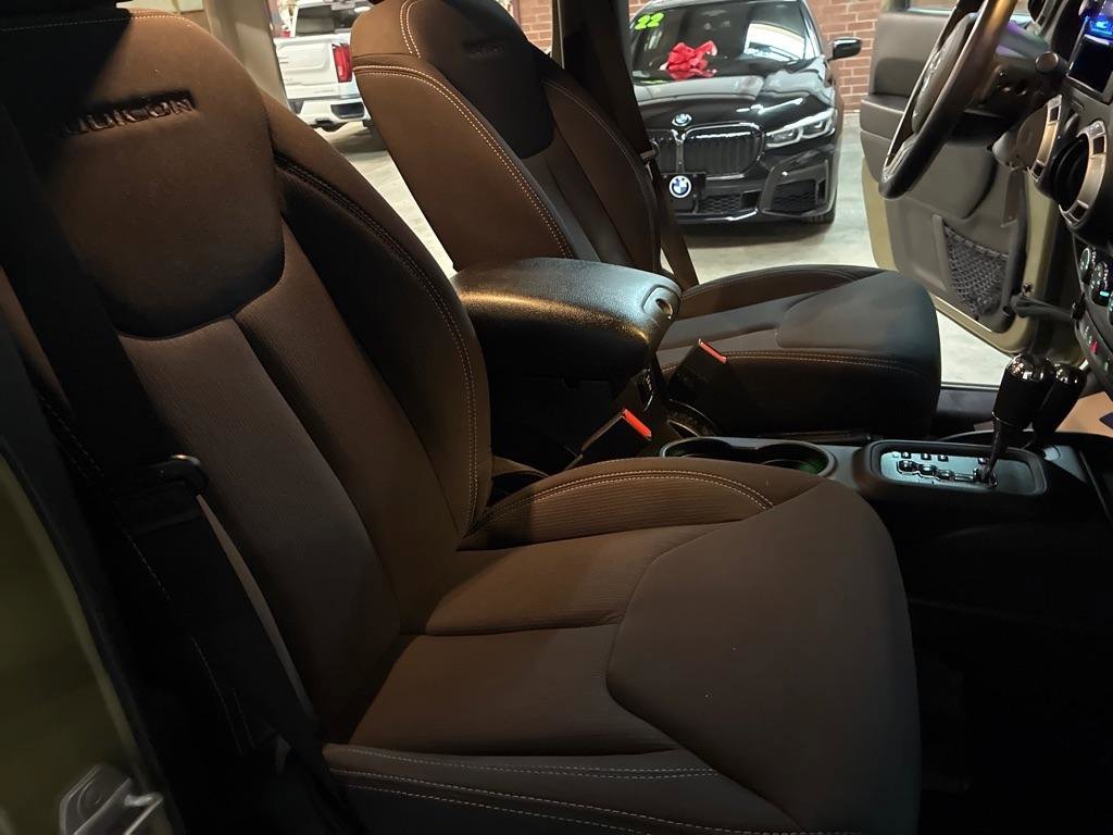 Used 2013 Jeep Wrangler Unlimited Rubicon image 38