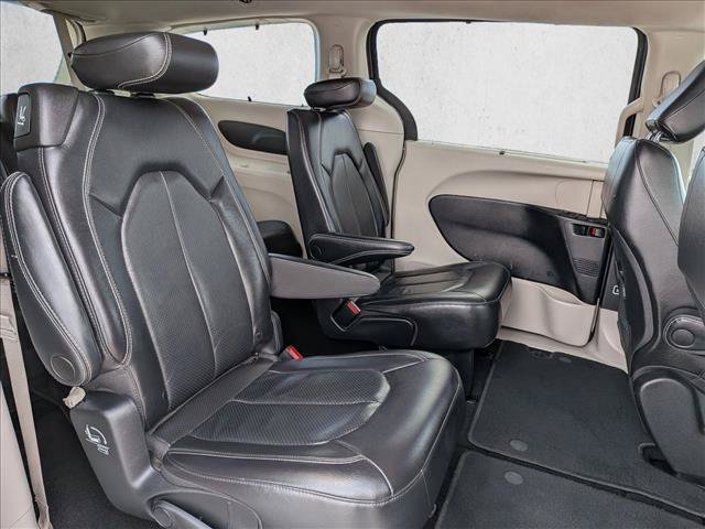 Used 2022 Chrysler Pacifica Touring-L FWD image 19