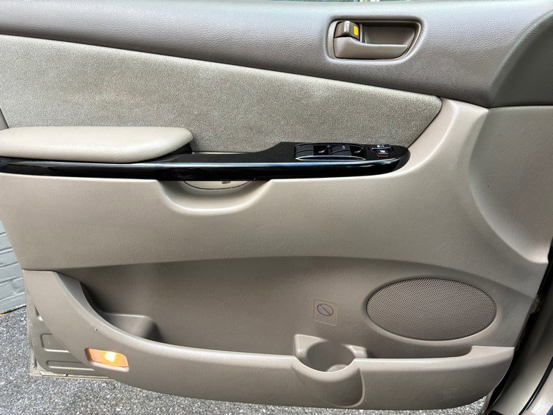 Used 2005 Toyota Sienna CE image 12