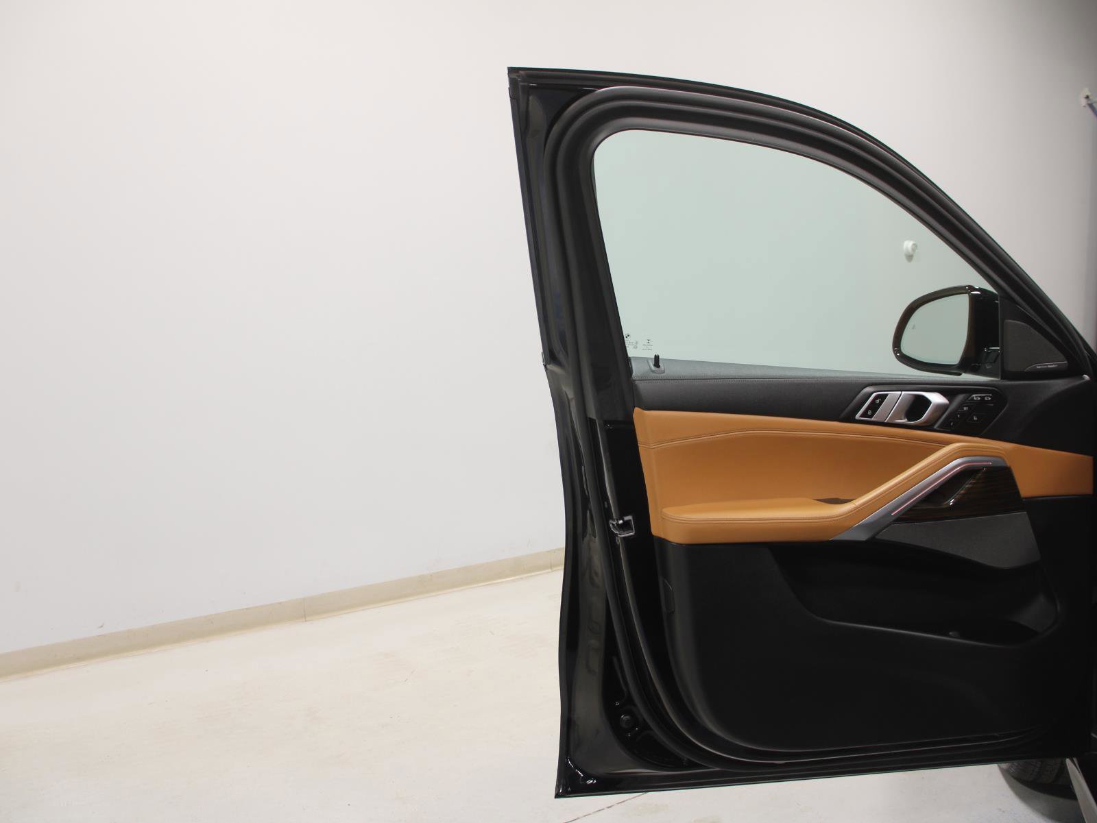 Certified 2023 BMW X6 xDrive40i w/ M Sport Package image 21