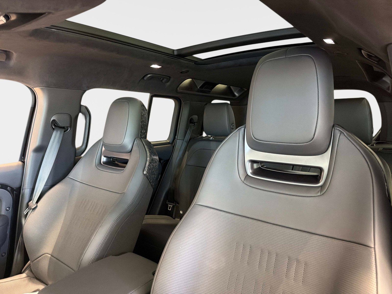 New 2026 Land Rover Defender 110 OCTA AWD/4WD image 20