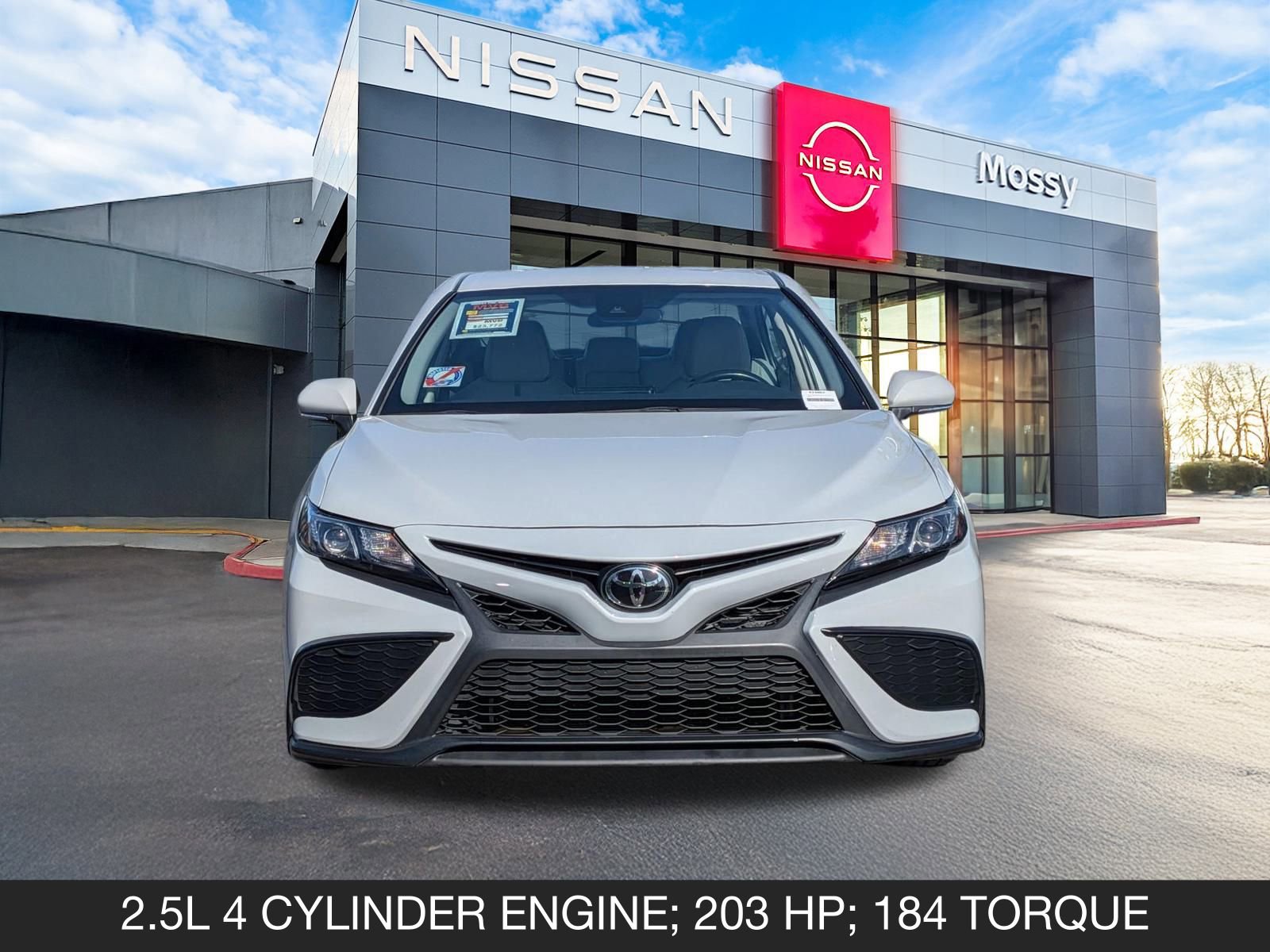 Used 2023 Toyota Camry SE image 4