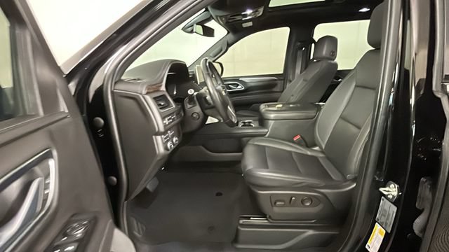 Used 2022 Chevrolet Suburban LT w/ Luxury Package AWD/4WD image 11