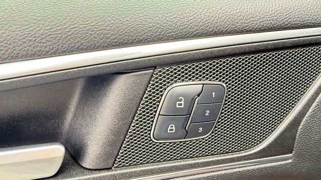 Used 2016 Ford Edge Titanium w/ Technology Package image 16