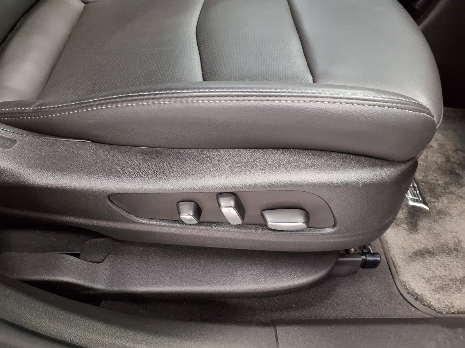 Certified 2025 Cadillac XT6 Premium Luxury FWD image 11