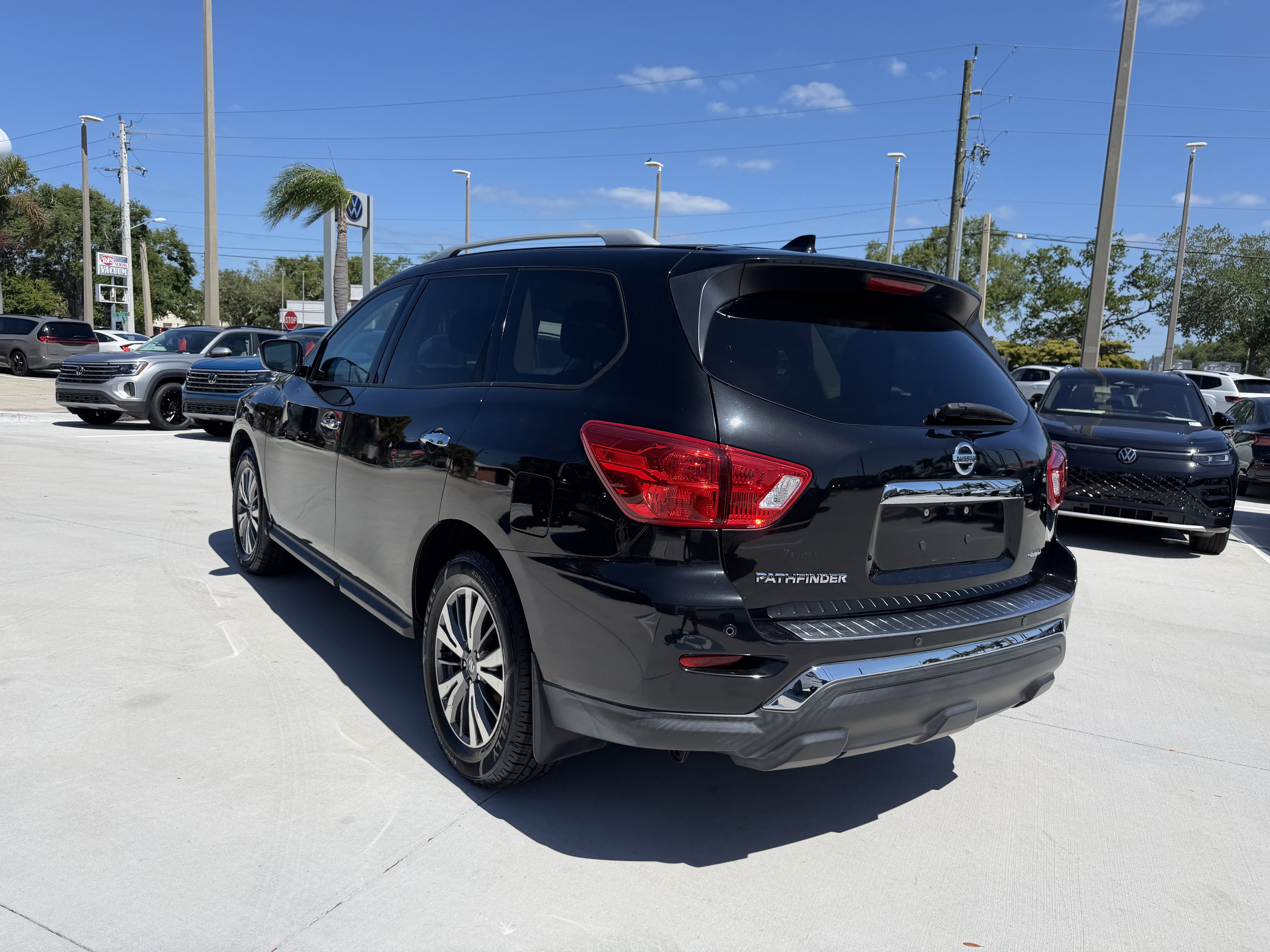 Used 2020 Nissan Pathfinder S AWD/4WD image 5