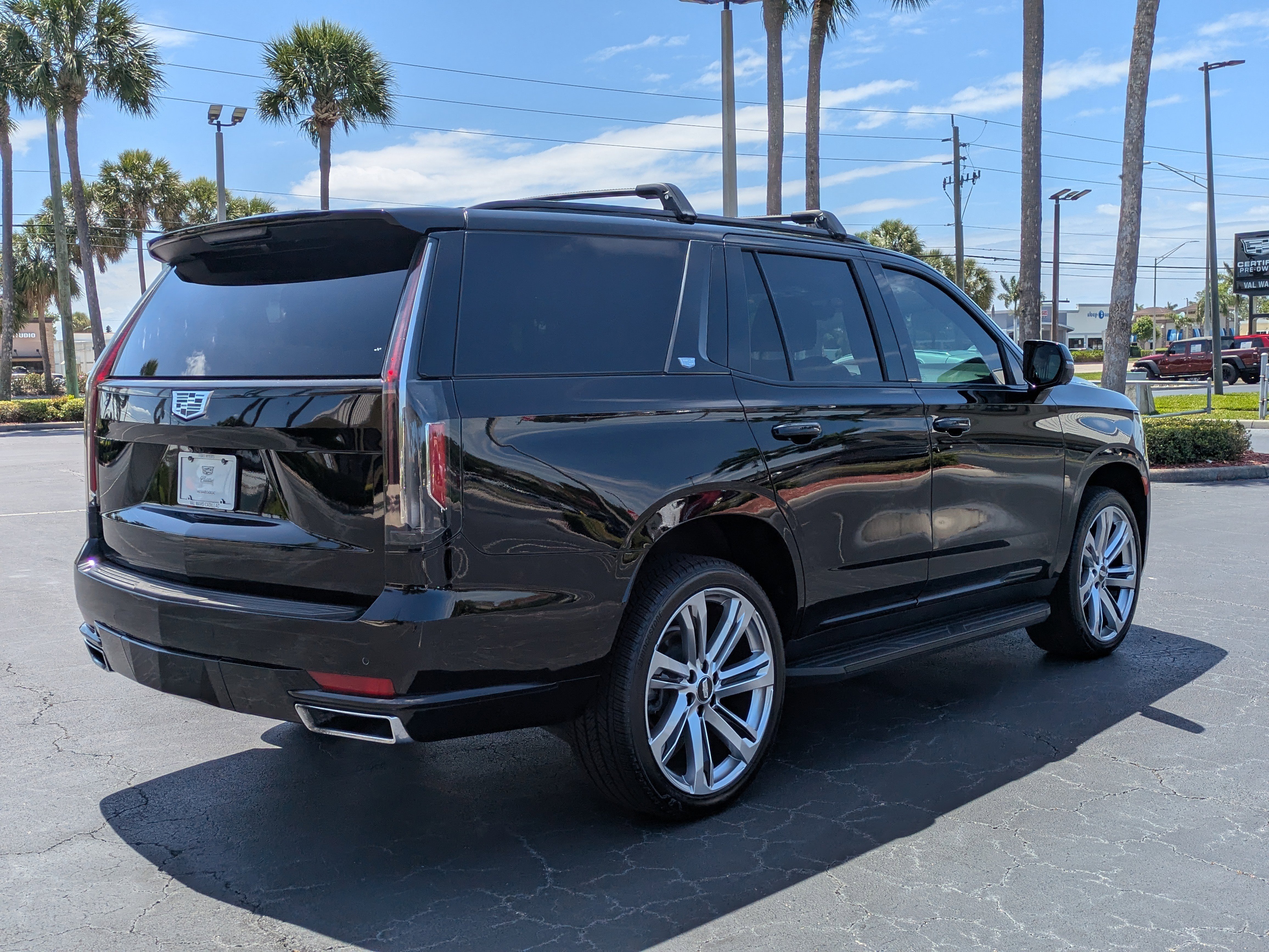 Used 2021 Cadillac Escalade Premium Luxury w/ LPO, Radiant Package AWD/4WD image 6