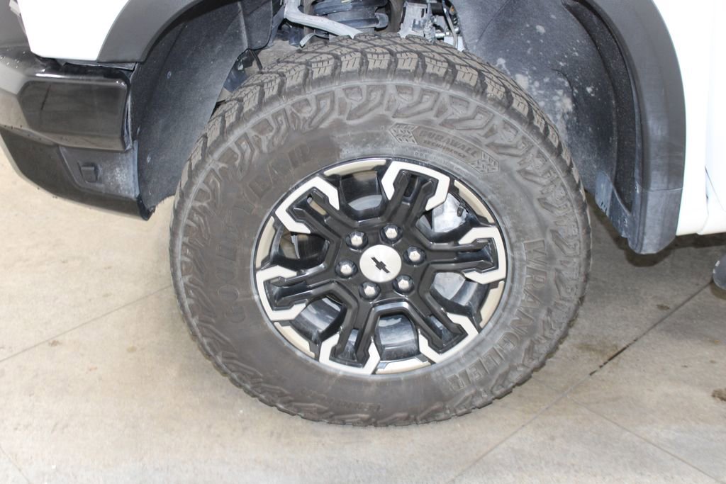 Used 2024 Chevrolet Silverado 1500 ZR2 w/ Technology Package image 39