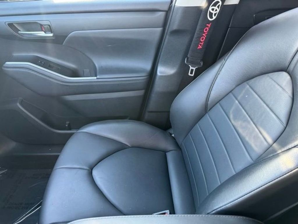 Used 2023 Toyota Highlander XLE AWD/4WD image 26
