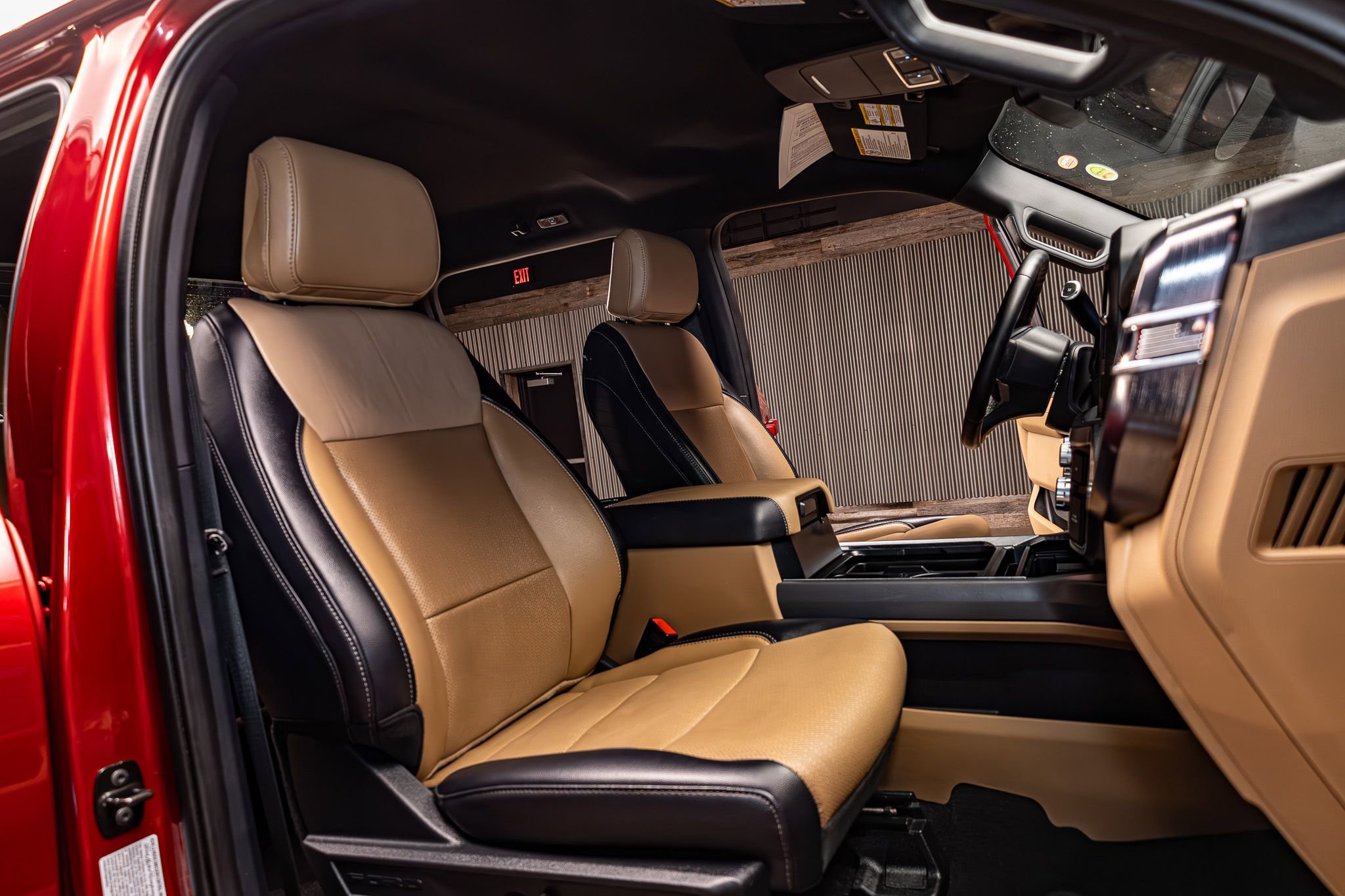 Used 2025 Ford F250 Lariat image 27