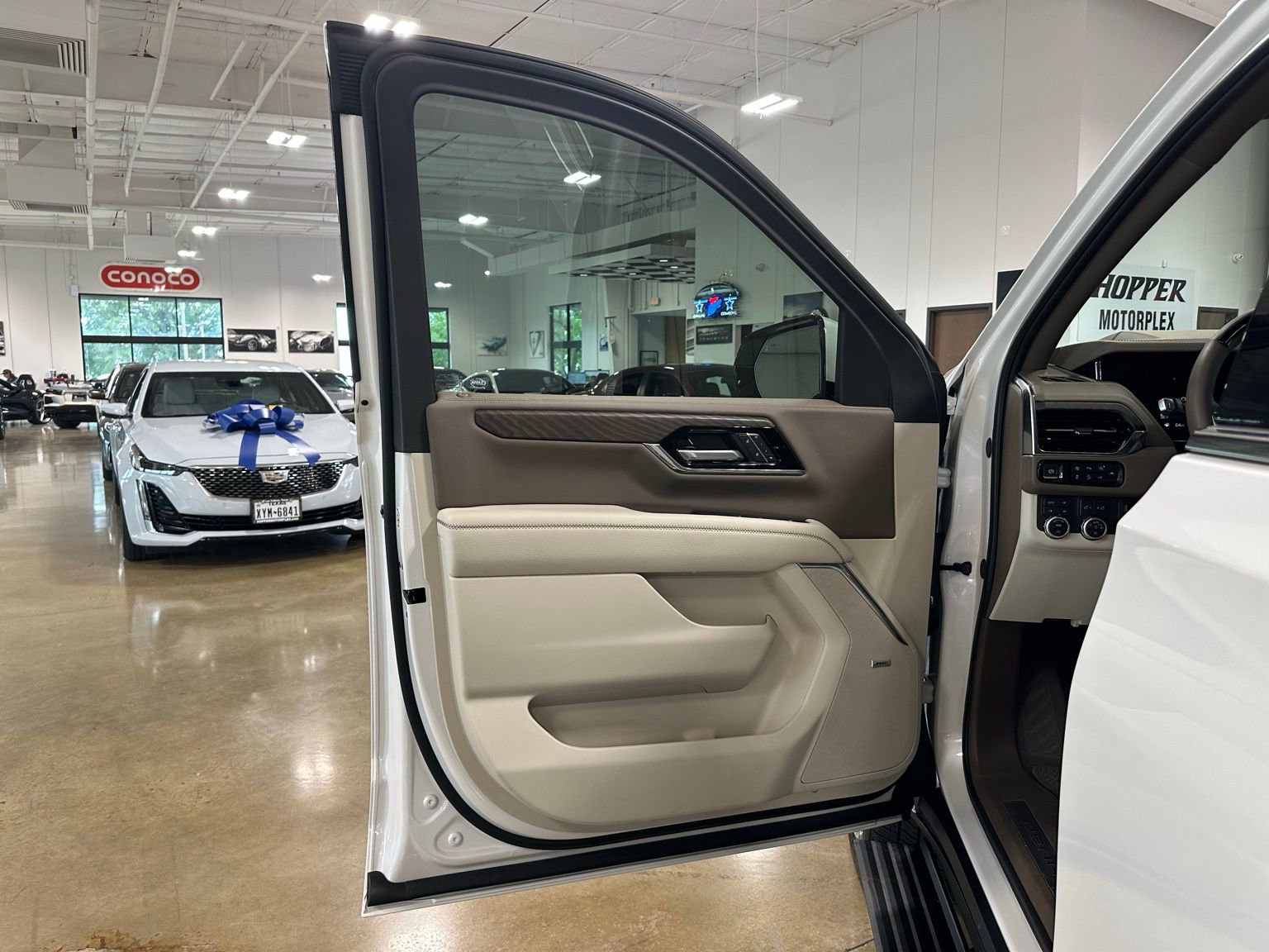 Used 2025 GMC Yukon XL Denali w/ Denali Reserve Package image 10