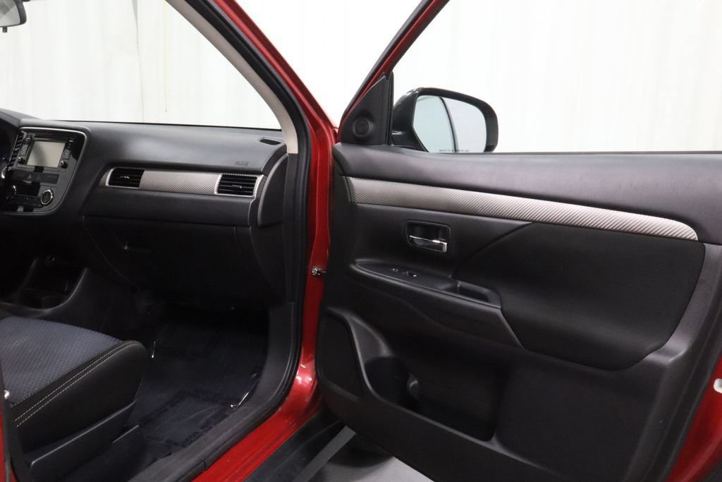 Used 2016 Mitsubishi Outlander SE AWD/4WD image 15