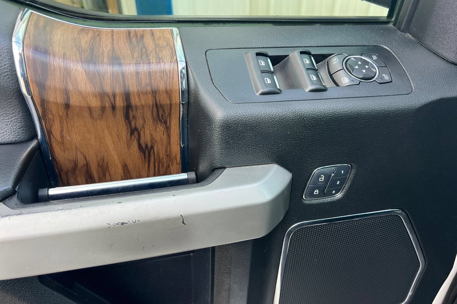 Used 2018 Ford F150 Lariat w/ Equipment Group 502A Luxury AWD/4WD image 12