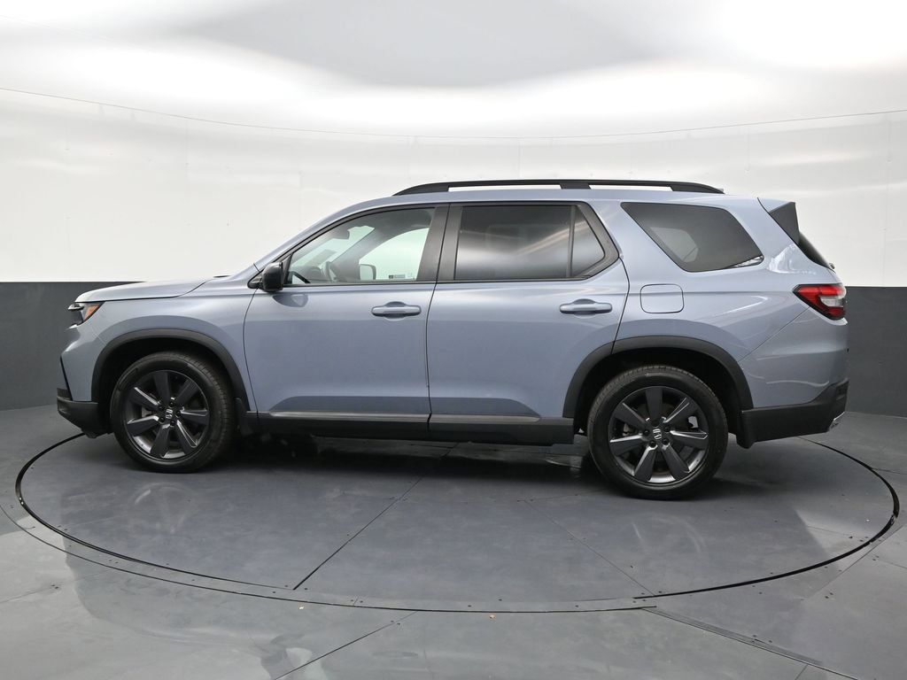 Used 2023 Honda Pilot Sport image 2
