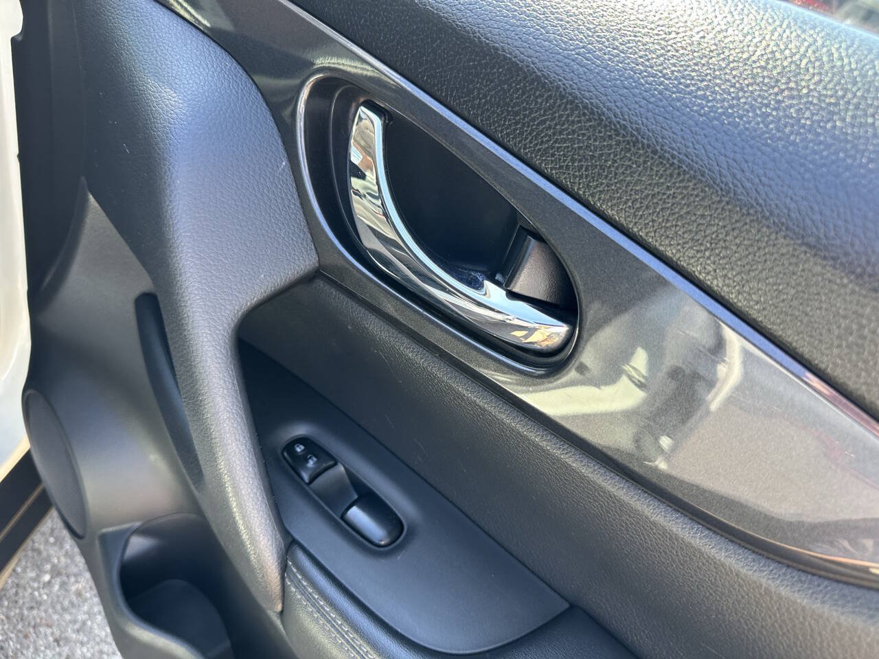 Used 2019 Nissan Rogue SV FWD image 23