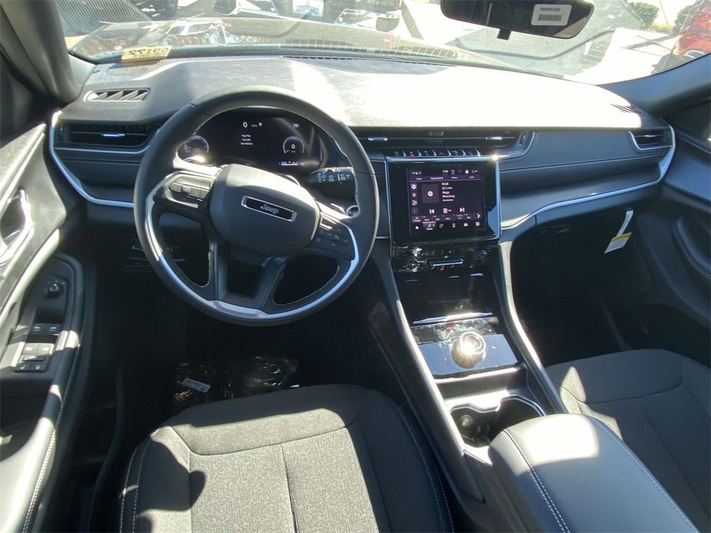 New 2025 Jeep Grand Cherokee L Laredo w/ Luxury Tech Group I image 10