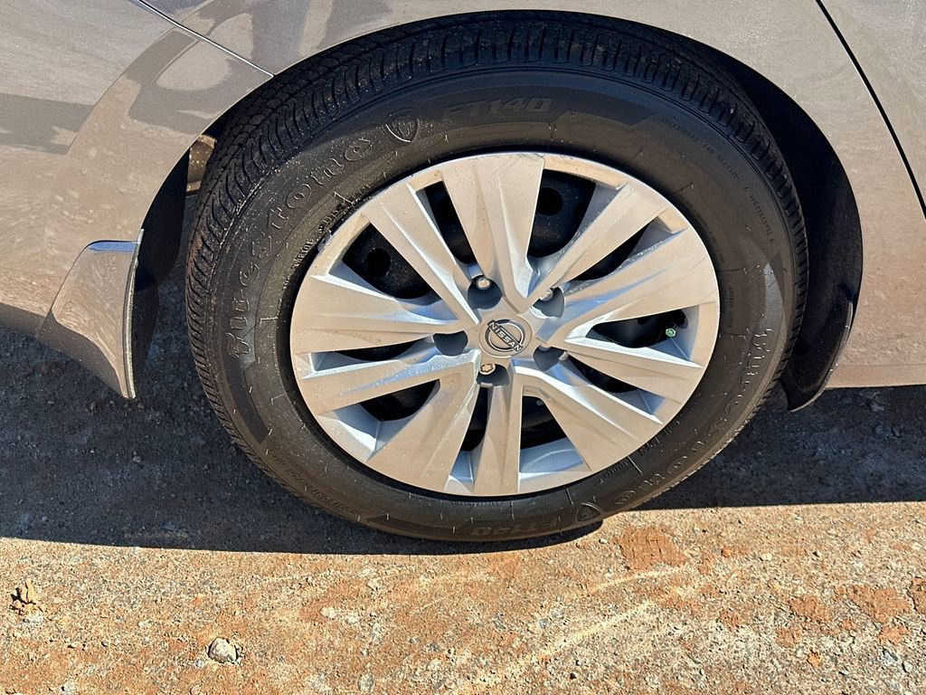 Used 2025 Nissan Sentra S image 17