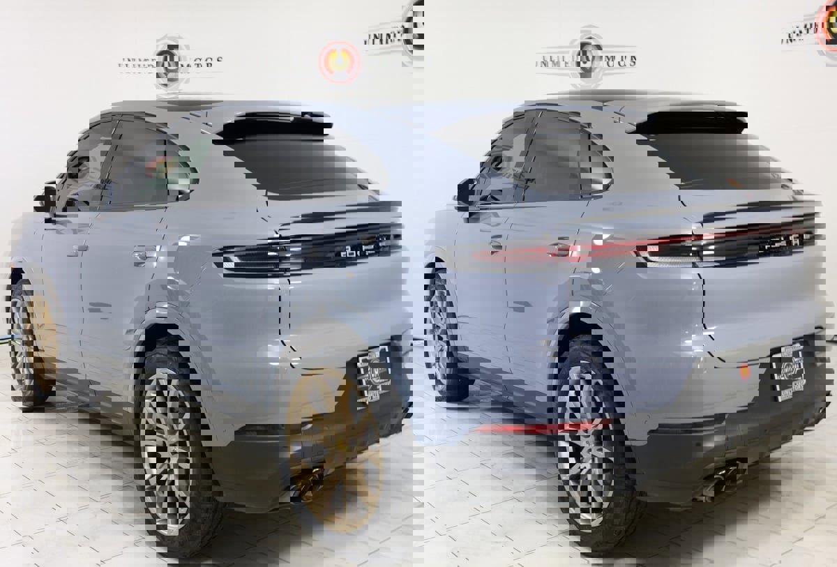 Used 2024 Porsche Cayenne Coupe image 4