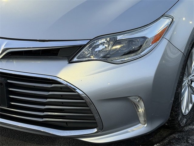 Used 2018 Toyota Avalon Limited image 10
