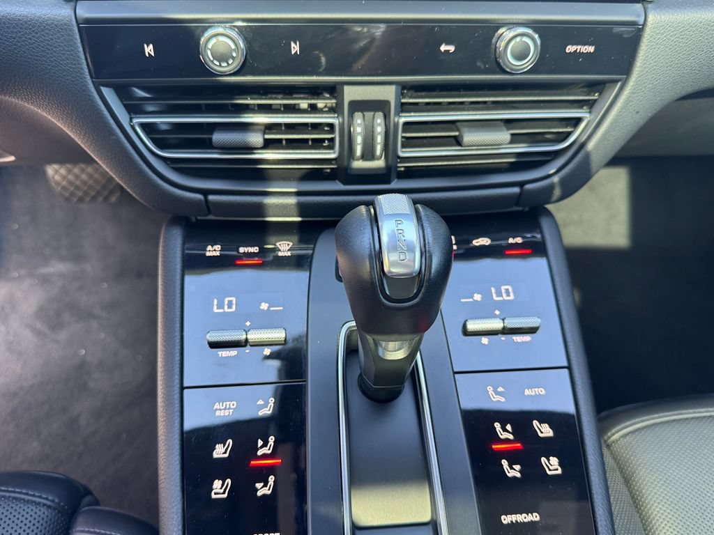 Used 2023 Porsche Macan Turbo AWD/4WD image 20